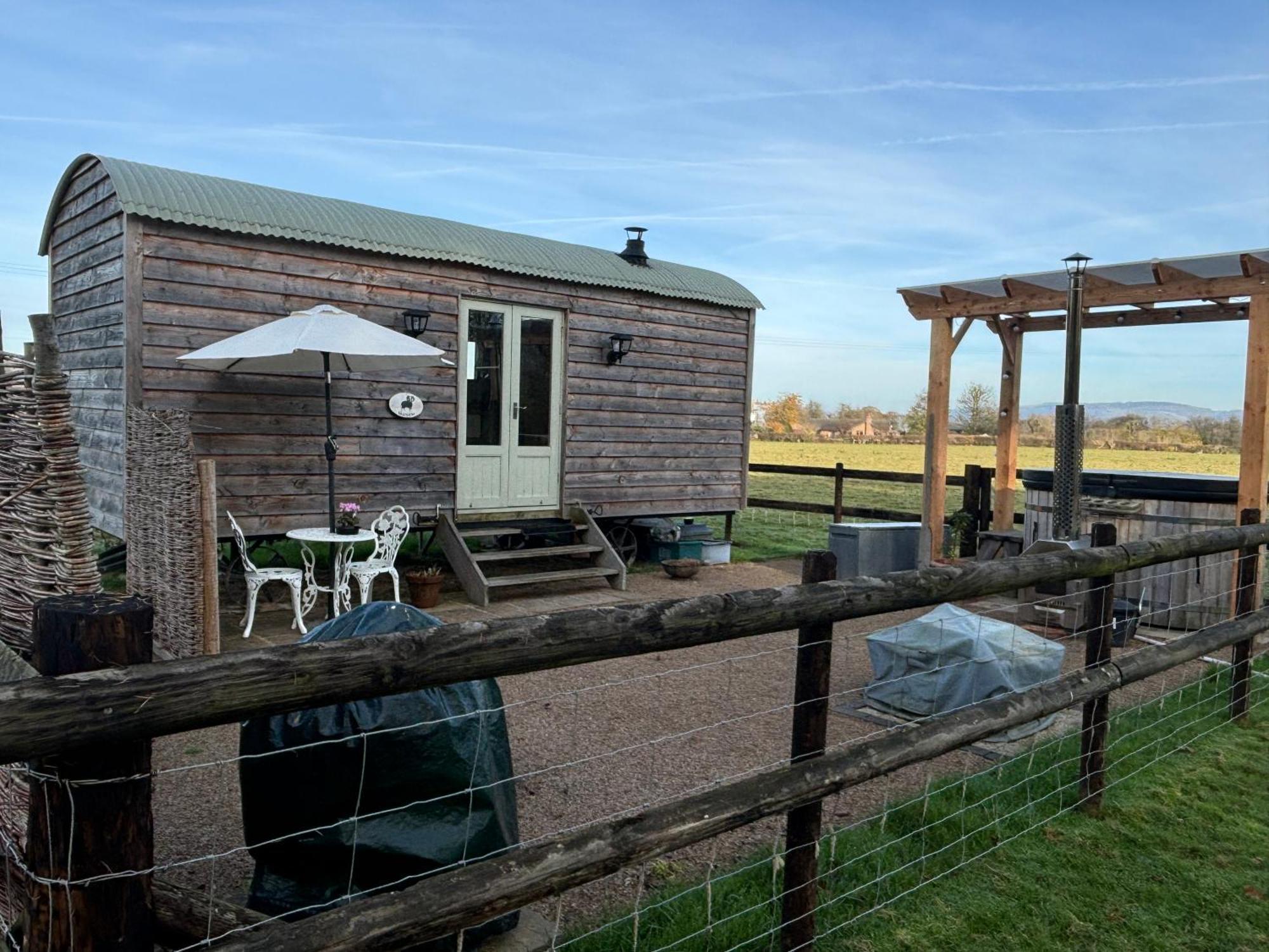 Bron Hafren Bed and Breakfast Montgomery Exteriör bild